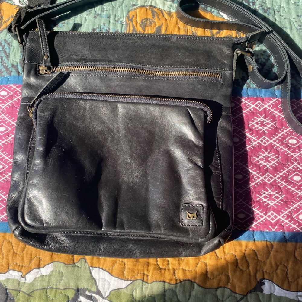 Beautiful little Wise Owl crossbody